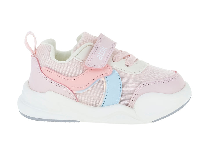 Tenis deportivos infantiles color rosa y blanco con detalles en azul claro y correa de velcro.