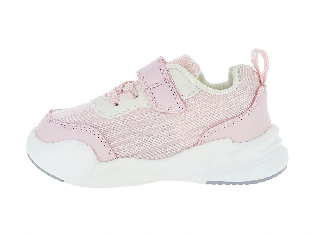 Tenis deportivos infantiles color rosa y blanco con detalles en azul claro y correa de velcro.