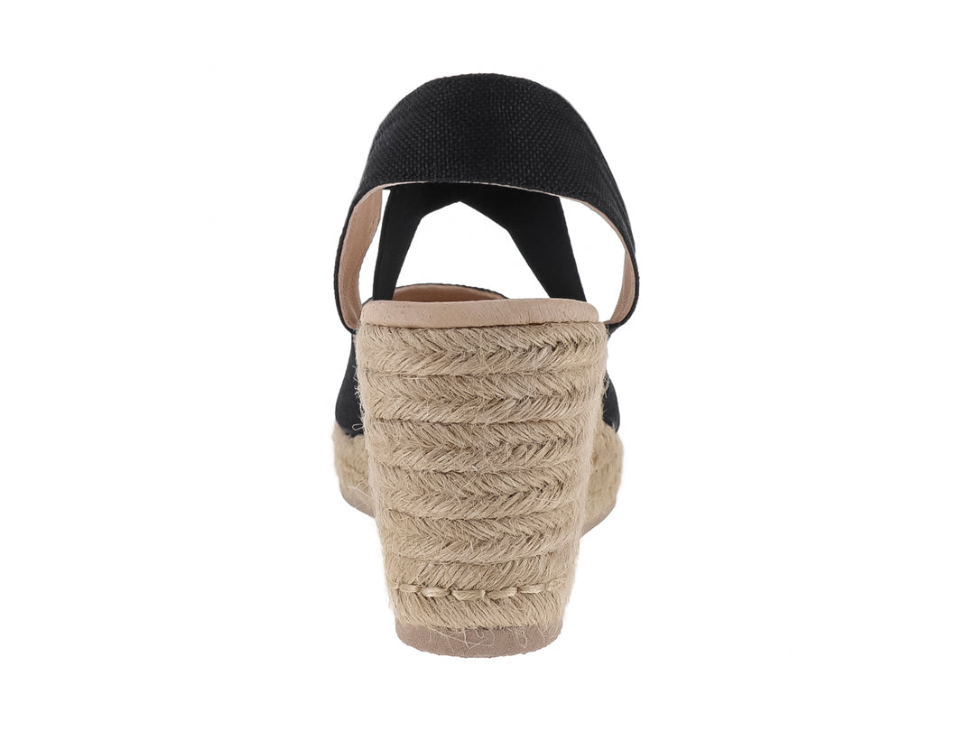 Sandalia de cuña color negro con plataforma de fibras naturales y tira ancha cruzada para mujer.