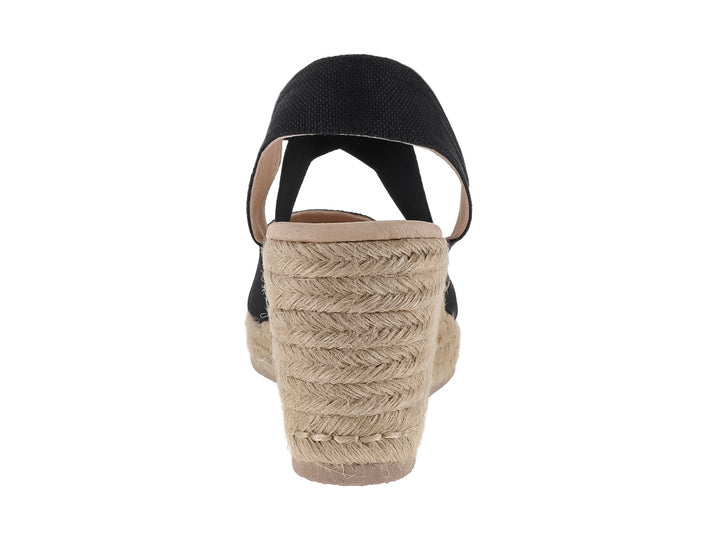 Sandalia de cuña color negro con plataforma de fibras naturales y tira ancha cruzada para mujer.