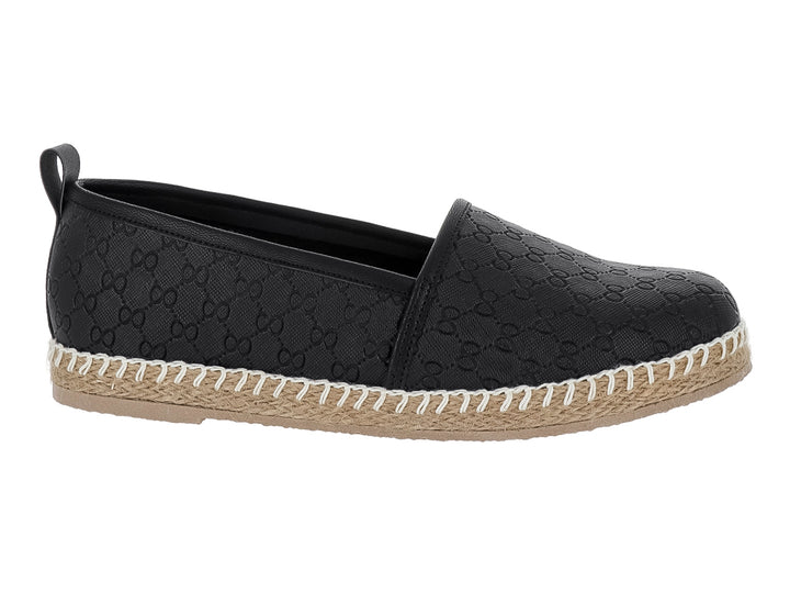 Zapato tipo alpargata color negro con suela de yute y costuras blancas decorativas.