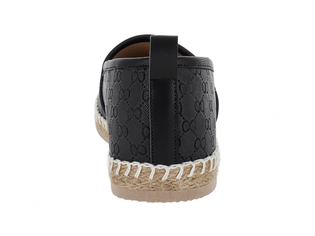 Zapato tipo alpargata color negro con suela de yute y costuras blancas decorativas.