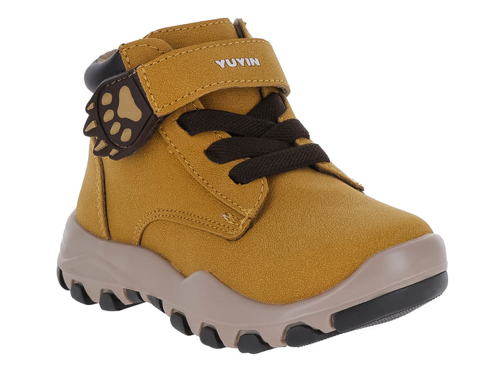 Bota infantil color miel con agujetas, correa de velcro y detalle de huella en el lateral.