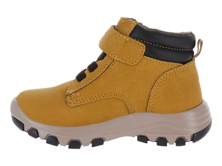 Bota infantil color miel con agujetas, correa de velcro y detalle de huella en el lateral.