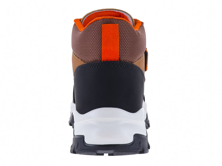 Botas YUYIN color cajeta con detalles en negro y naranja, cierre de velcro y suela blanca y negra.