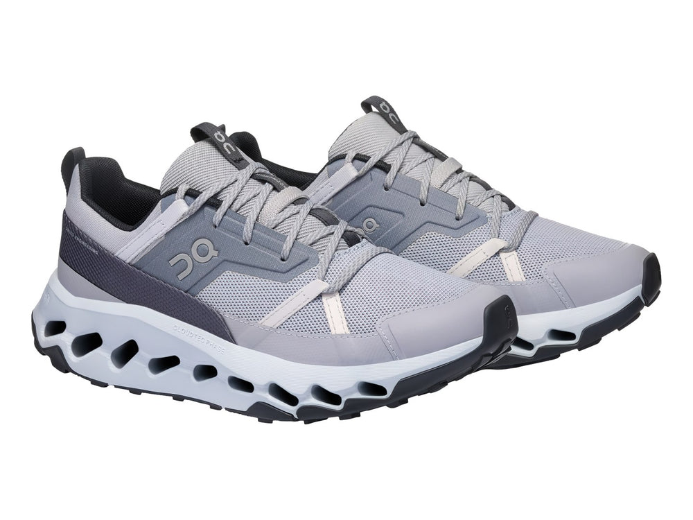 Tenis deportivos On Cloud en color gris alloy y blanco con suela tecnológica perforada.