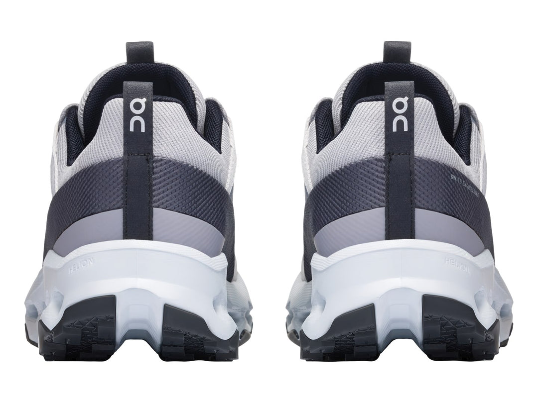 Tenis deportivos On Cloud en color gris alloy y blanco con suela tecnológica perforada.