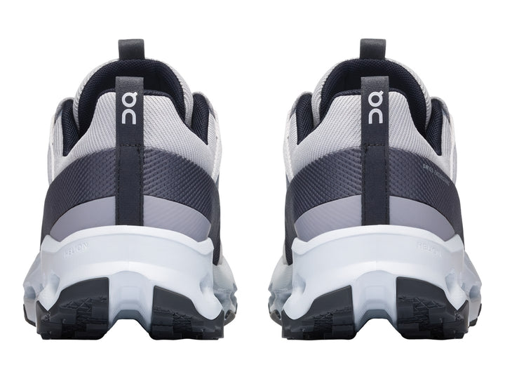 Tenis deportivos On Cloud en color gris alloy y blanco con suela tecnológica perforada.