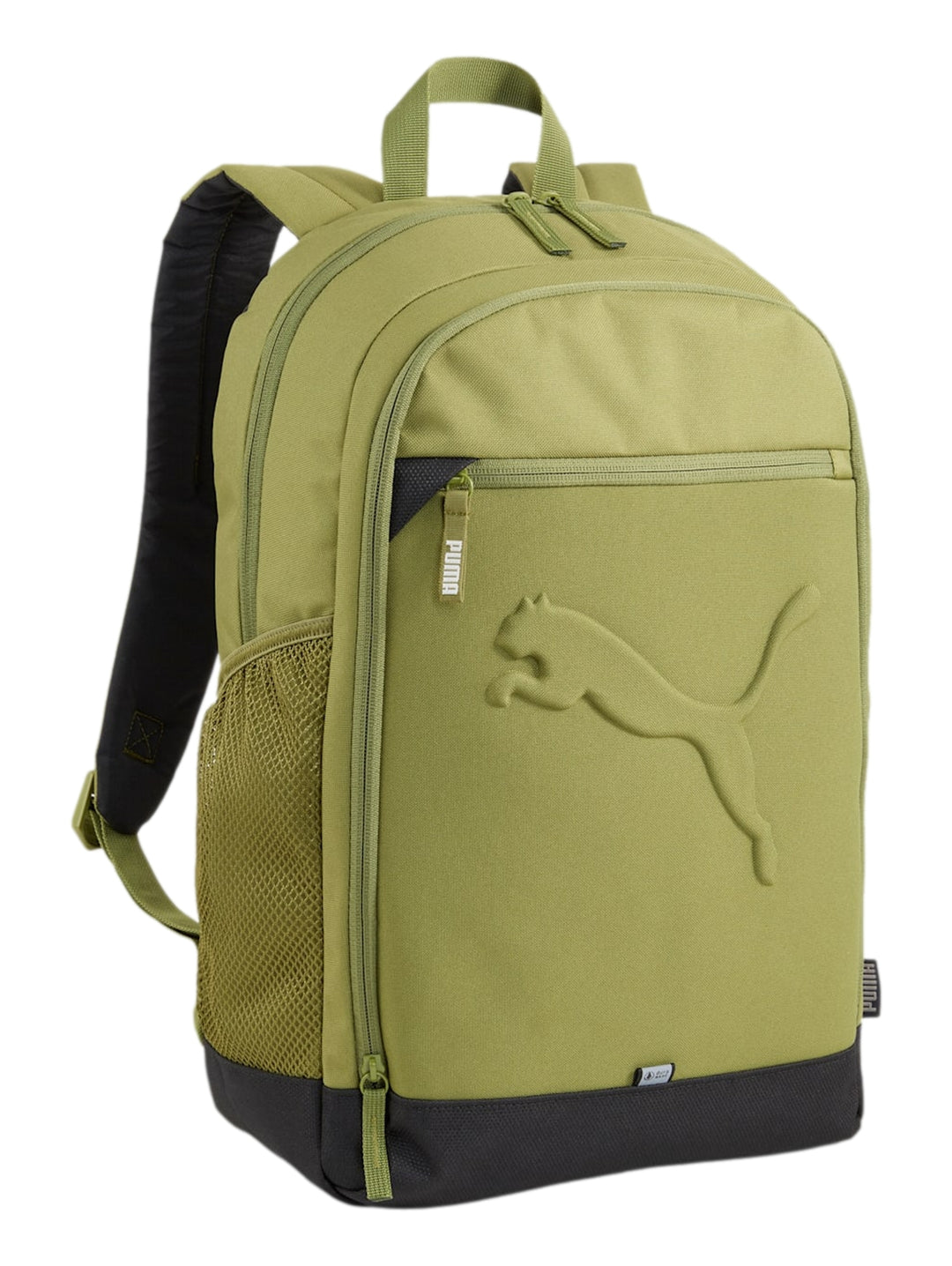 Mochila PUMA color verde oliva con base negra, bolsillo lateral de malla y logo del puma en relieve al frente.