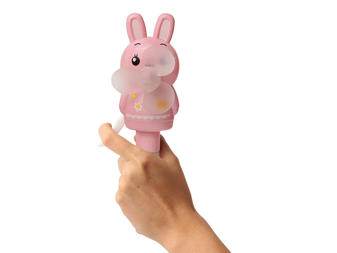 Juguete lanza burbujas en forma de conejo color rosa con ventilador frontal y mango transparente.