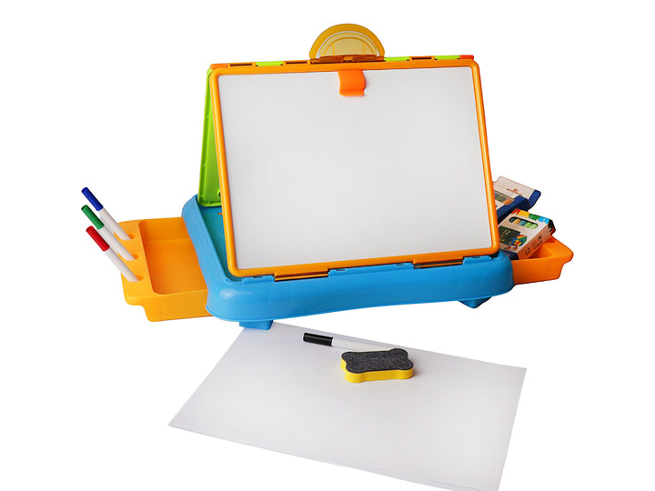 Pizarrón de dibujo portátil multicolor para niños con marco amarillo y base azul, incluye accesorios.