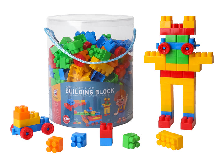 Set de 230 bloques de construcción multicolores en cubeta transparente con figuras armadas.