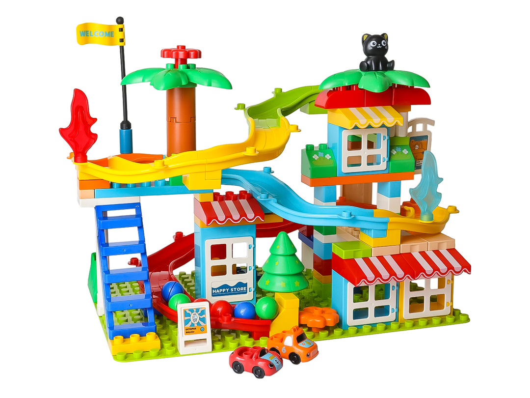 Set de bloques de construcción multicolor con pista para autos, casa y accesorios decorativos.