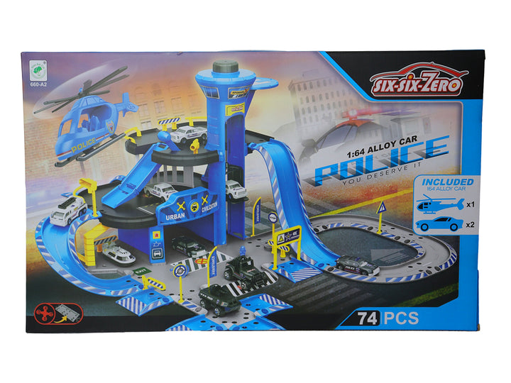 Set de estación de policía de juguete con helicóptero, autos y rampas en colores azul y blanco.