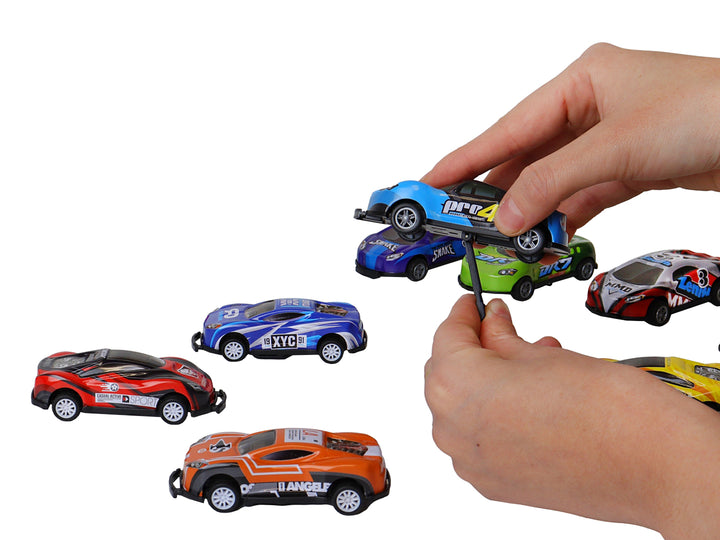 Set de carros de juguete multicolores en empaque negro con ventana transparente.