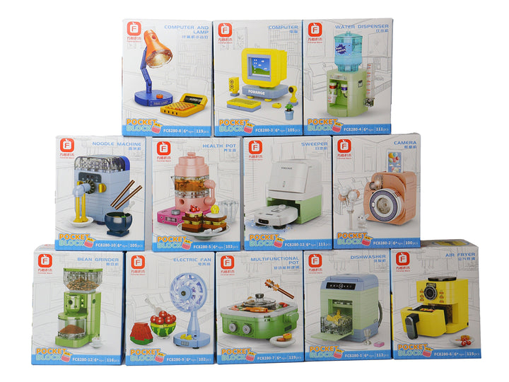 Set de juguetes de bloques de construcción que representan diversos electrodomésticos y gadgets en sus cajas.