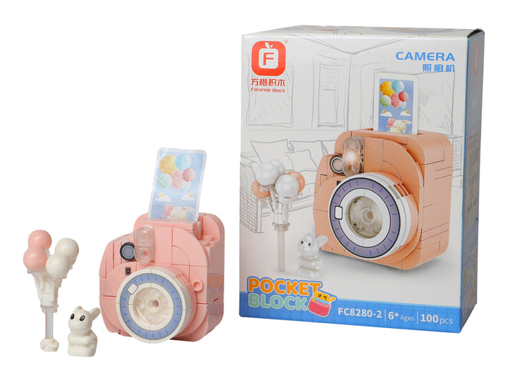 Set de juguetes de bloques de construcción que representan diversos electrodomésticos y gadgets en sus cajas.