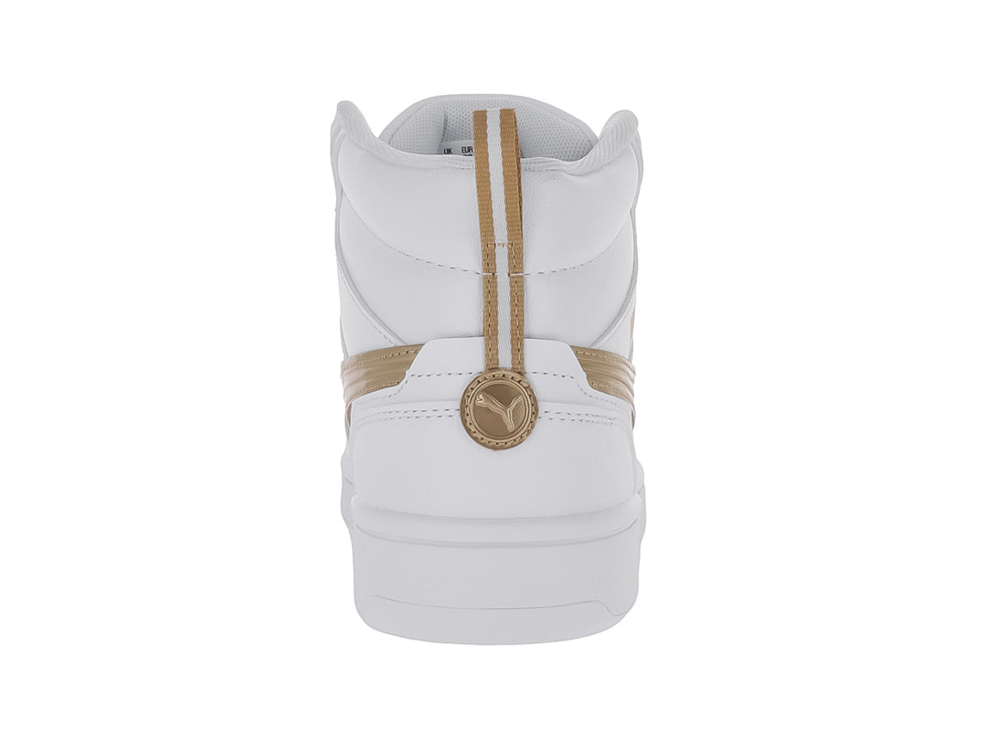 Tenis PUMA blancos de corte alto con detalles y logotipo en color dorado metálico.