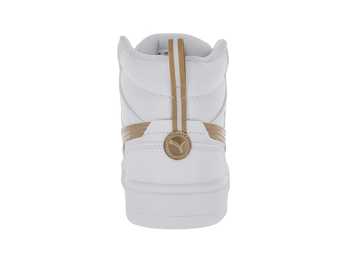 Tenis PUMA blancos de corte alto con detalles y logotipo en color dorado metálico.
