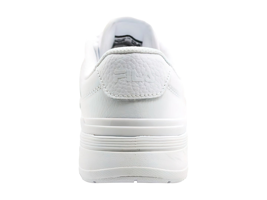 Tenis deportivos FILA de color blanco total con suela gruesa y cordones.