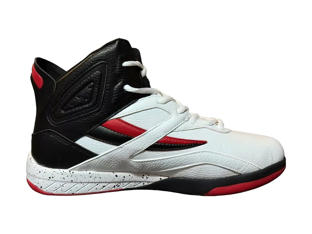 Tenis deportivos FILA de bota alta en colores blanco, negro y rojo.