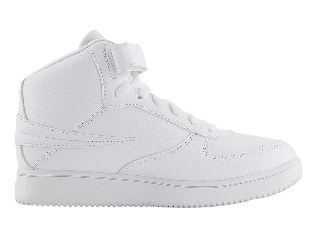 Tenis deportivos FILA de bota alta en color blanco total con cierre de agujetas y correa de velcro.