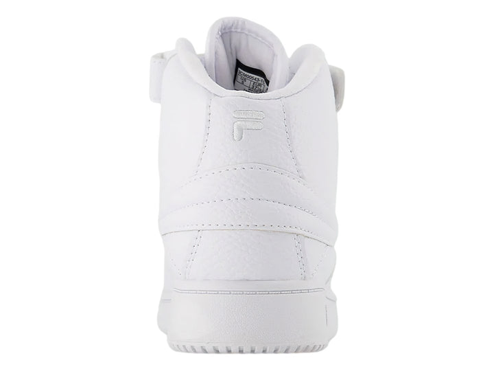 Tenis deportivos FILA de bota alta en color blanco total con cierre de agujetas y correa de velcro.