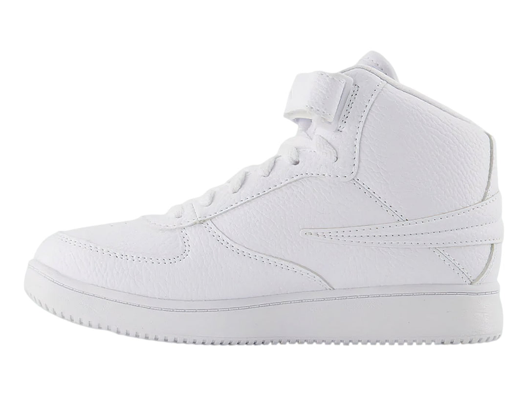 Tenis deportivos FILA de bota alta en color blanco total con cierre de agujetas y correa de velcro.