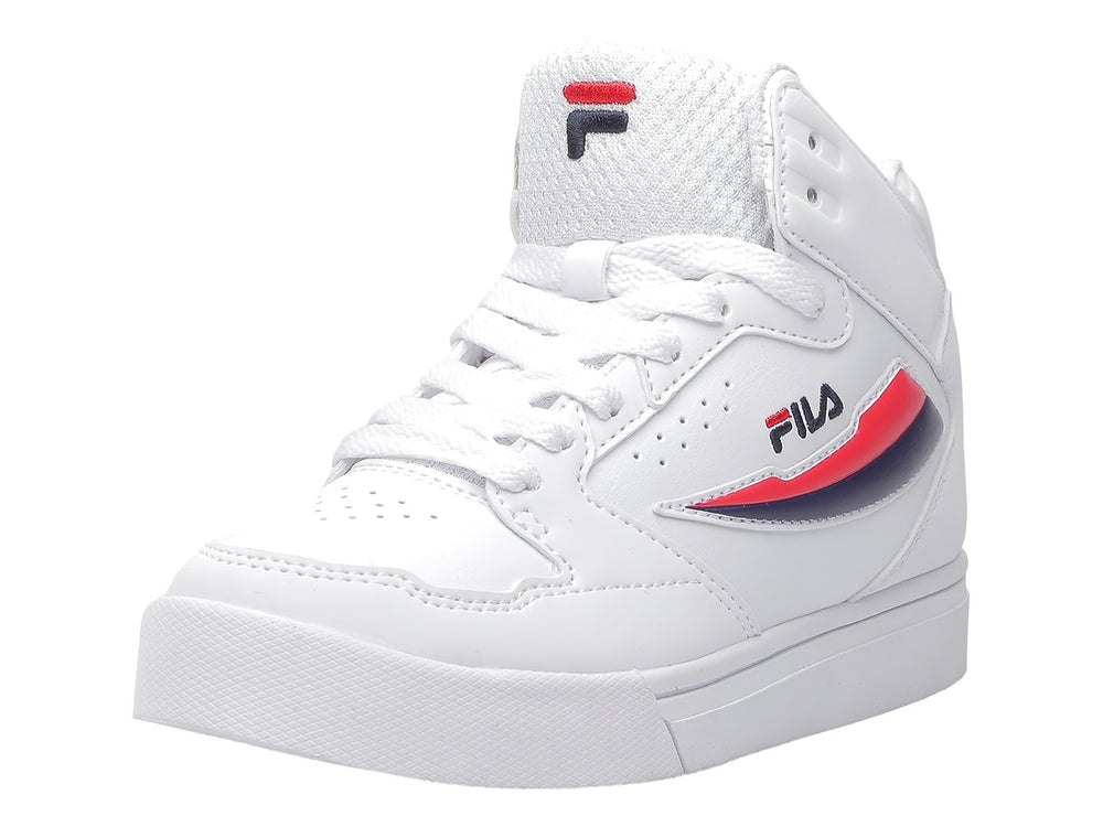 Tenis deportivos FILA para niño en color blanco con detalles laterales en rojo y azul marino.