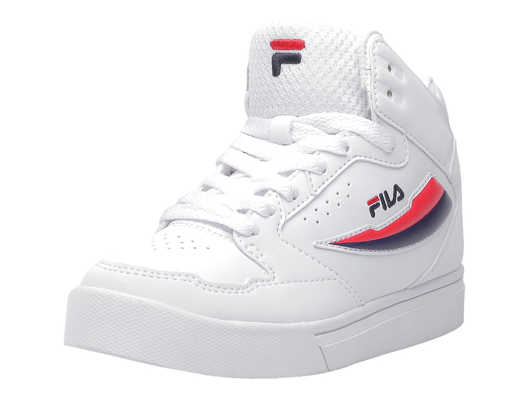 Tenis deportivos FILA para niño en color blanco con detalles laterales en rojo y azul marino.