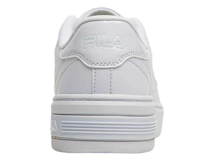 Tenis FILA blancos de plataforma con suela gruesa y cordones, vista lateral.