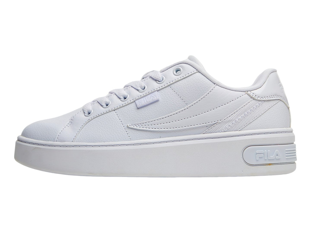 Tenis FILA blancos de plataforma con suela gruesa y cordones, vista lateral.