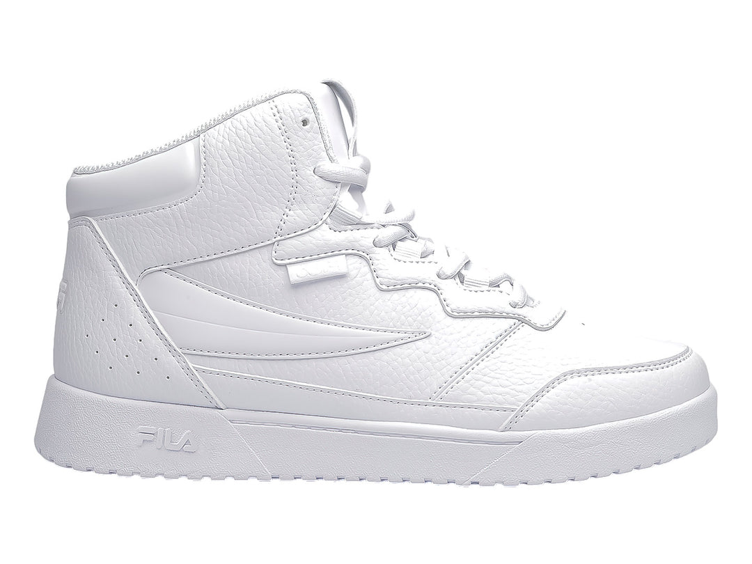 Tenis FILA blancos de corte alto con textura granulada y suela blanca.