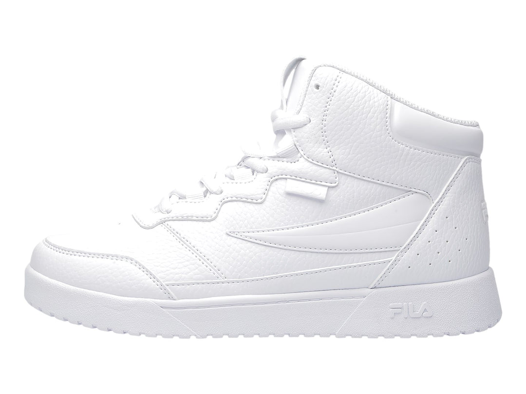 Tenis FILA blancos de corte alto con textura granulada y suela blanca.