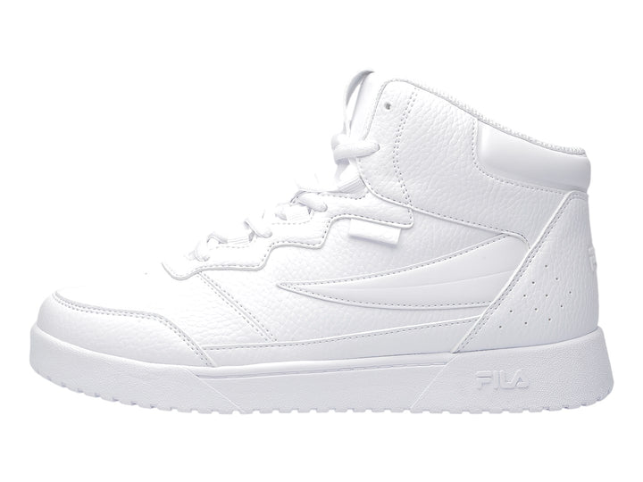 Tenis FILA blancos de corte alto con textura granulada y suela blanca.
