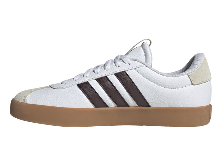 Tenis Adidas VL Court 3.0 blancos con franjas y suela marrón.