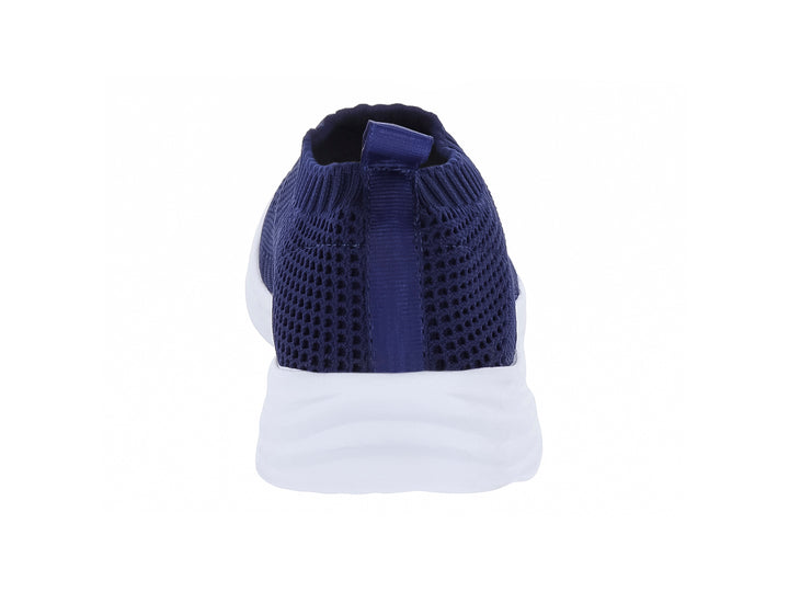 Zapato deportivo slip-on de color azul marino con suela blanca gruesa y material textil tejido.