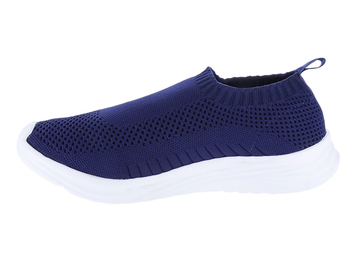 Zapato deportivo slip-on de color azul marino con suela blanca gruesa y material textil tejido.
