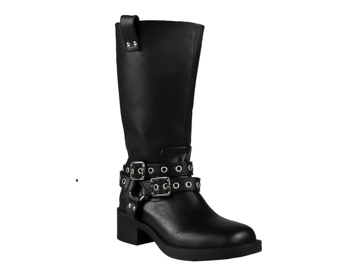 Bota alta negra con correas y hebillas plateadas, tacón bajo y suela gruesa.