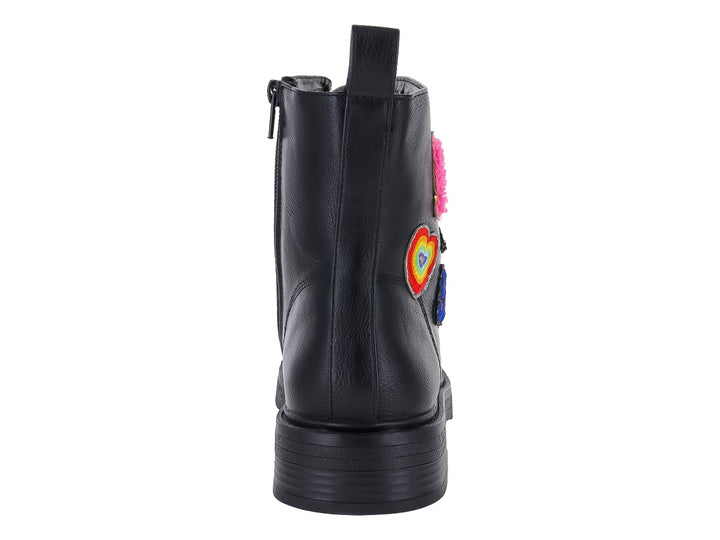 Bota negra de plataforma Steve Madden con parches decorativos coloridos y brillantes en el lateral.