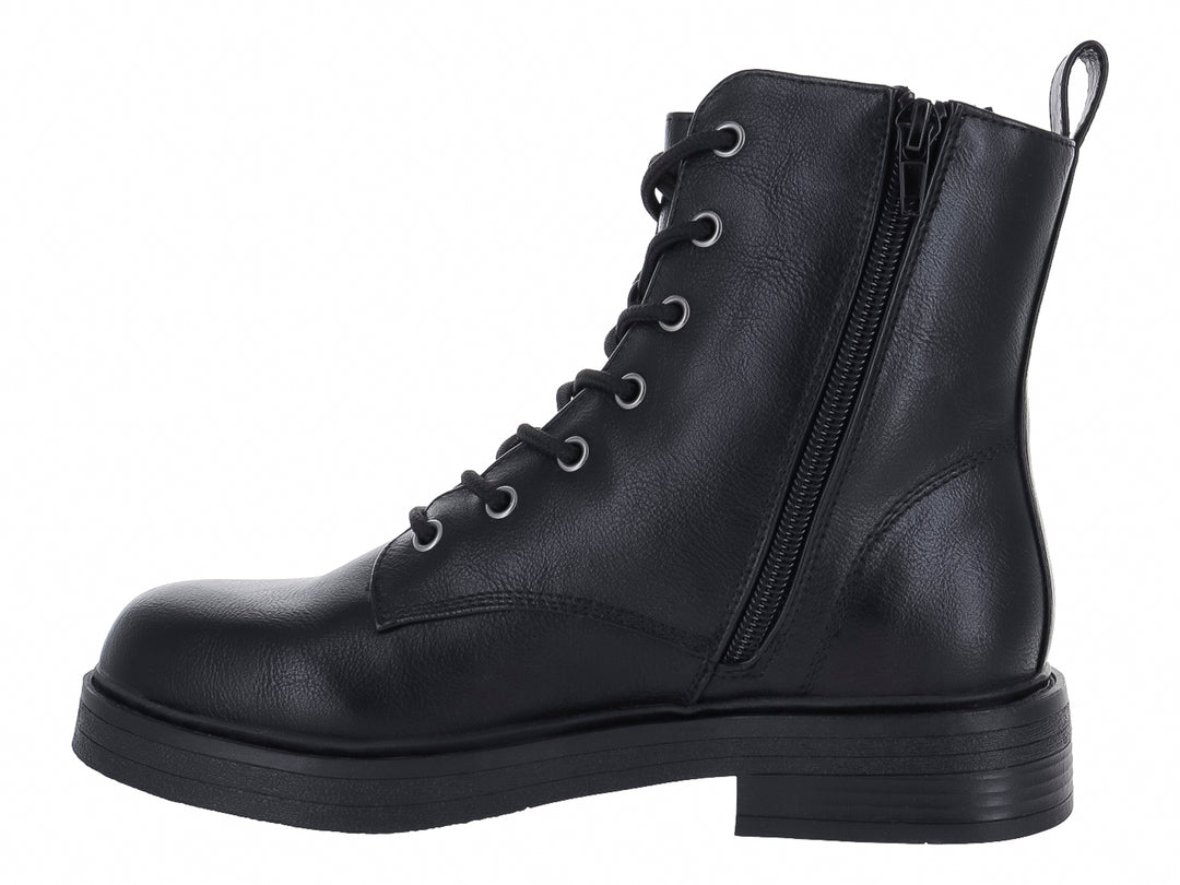 Bota negra de plataforma Steve Madden con parches decorativos coloridos y brillantes en el lateral.