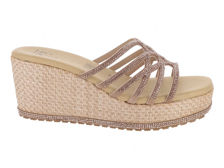 Sandalia de cuña color oro rosado con tiras brillantes y plataforma tejida.