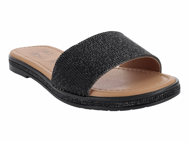 Sandalia plana color negro con tira ancha texturizada y plantilla beige.