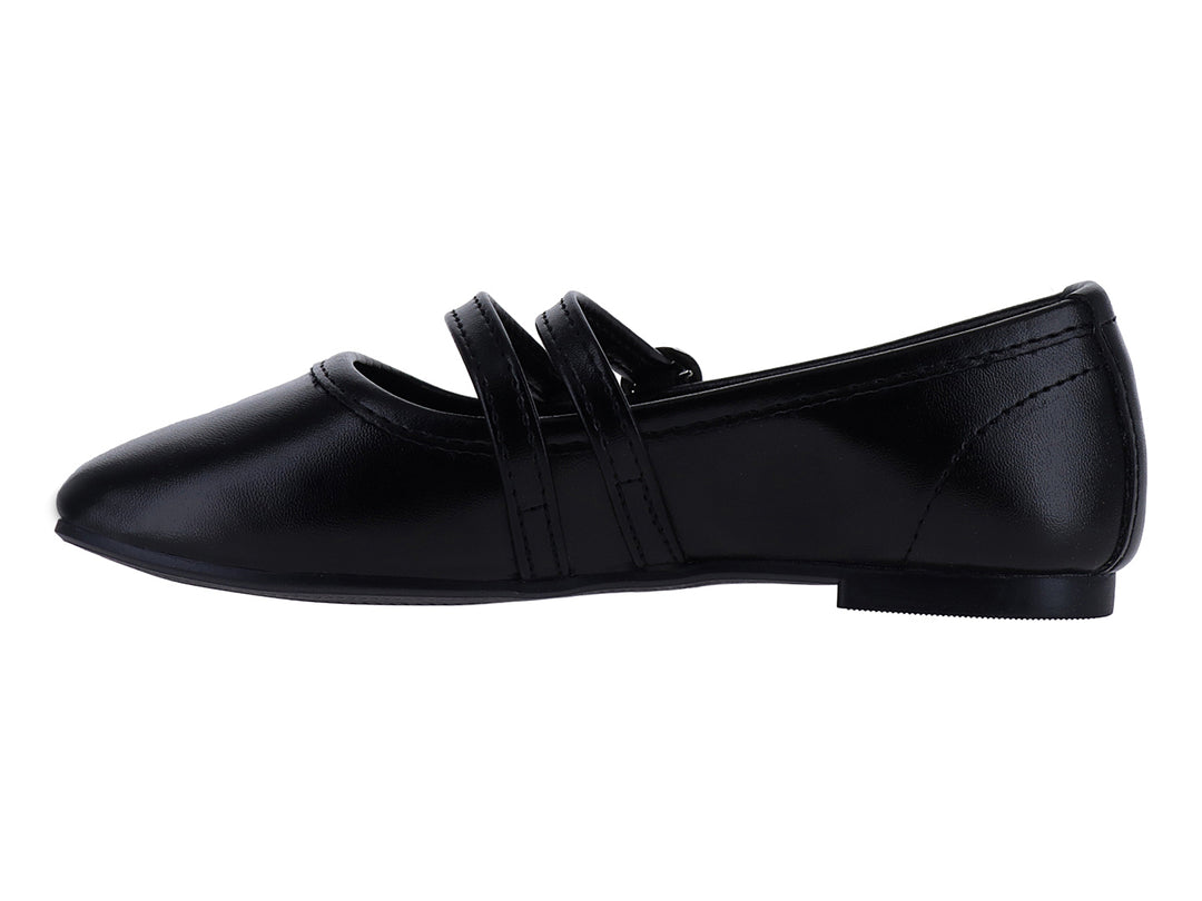 Zapato plano negro con dos correas y hebillas circulares brillantes.