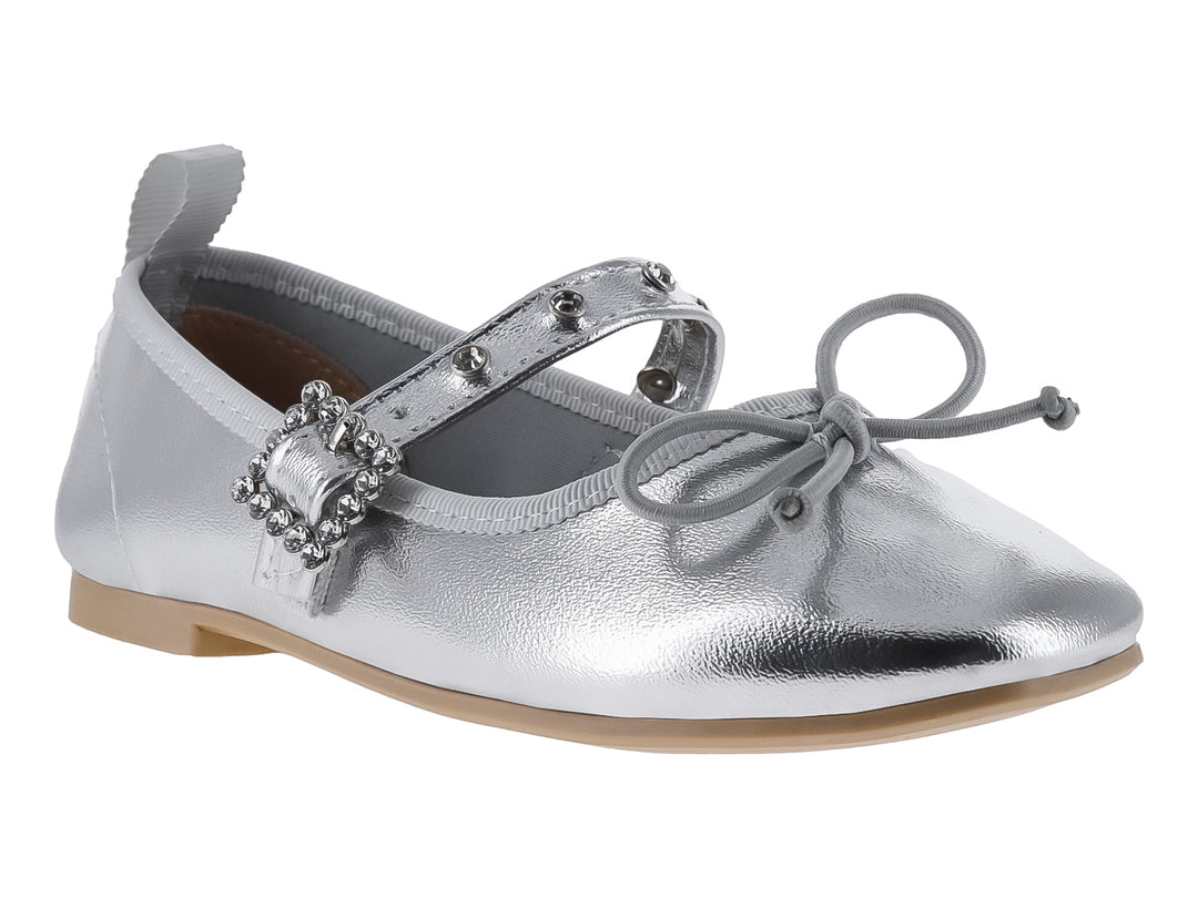 Zapato plano plateado brillante para Niña con correa decorativa y moño frontal.
