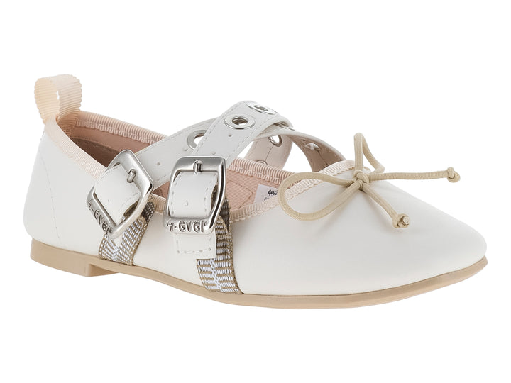 Zapato plano color latte para niña con doble correa de hebilla y detalle de moño en la punta.
