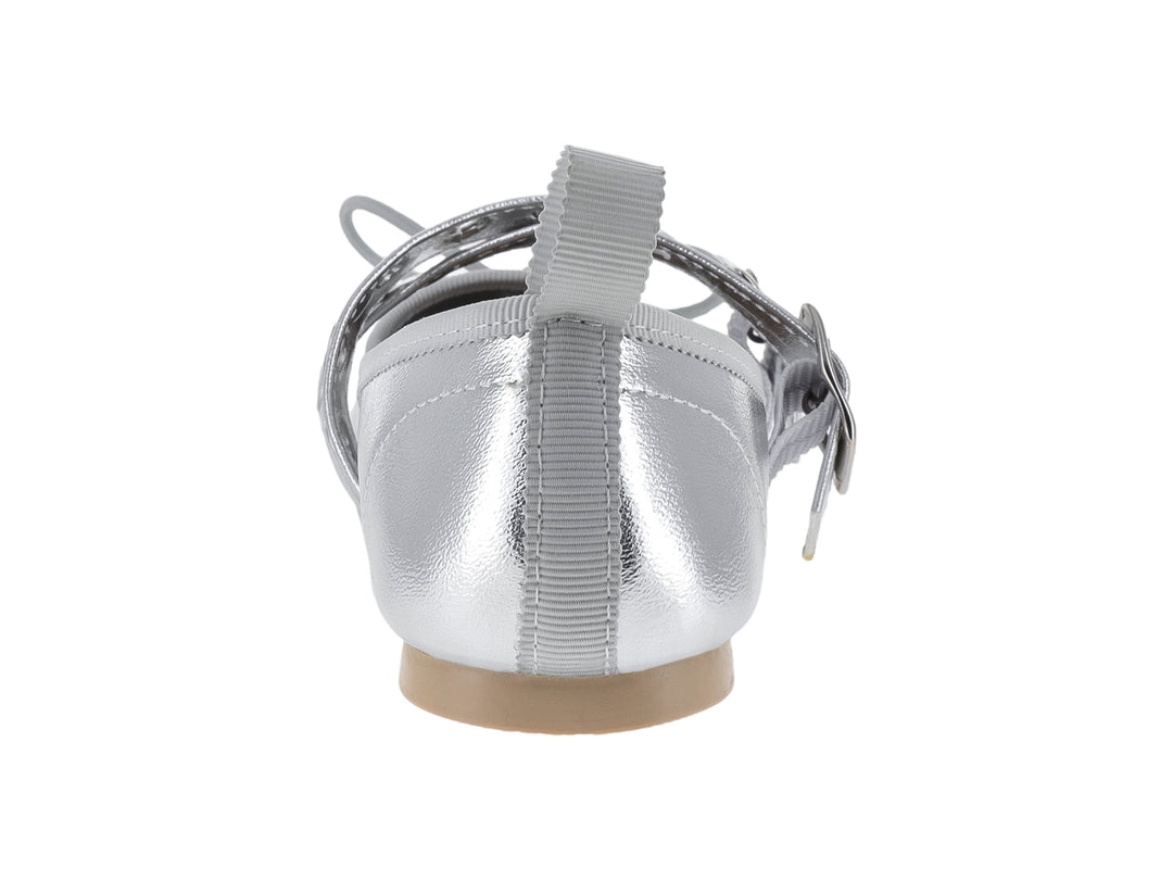 Zapato plano plateado con dos hebillas y un moño decorativo en la punta.