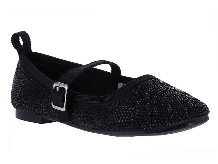 Zapato plano negro con textura brillante, correa y hebilla plateada.