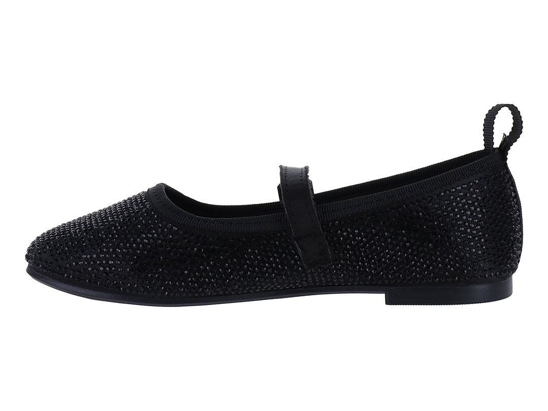 Zapato plano negro con textura brillante, correa y hebilla plateada.
