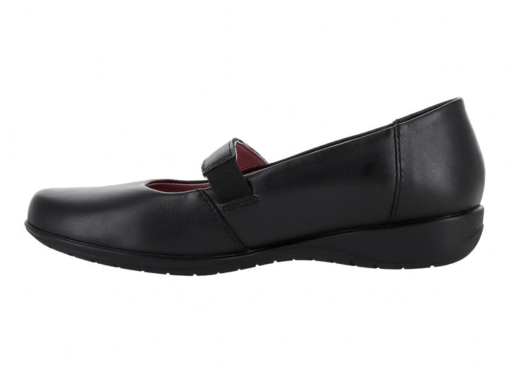 Zapato negro para niña marca Flexi con correa ajustable y detalle de flor en la punta.